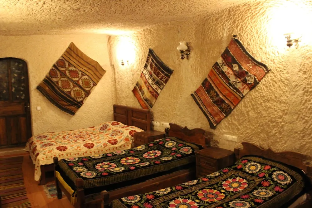 Daisy Deluxe Cave Room