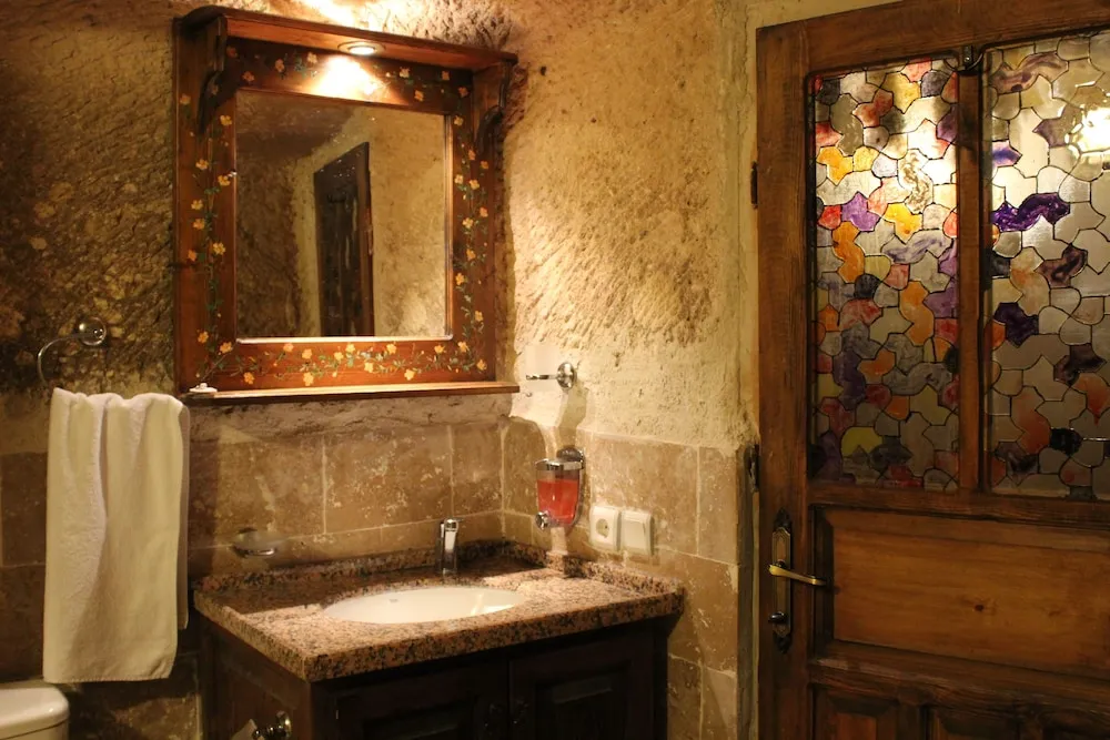 Jasmin Deluxe Cave Room