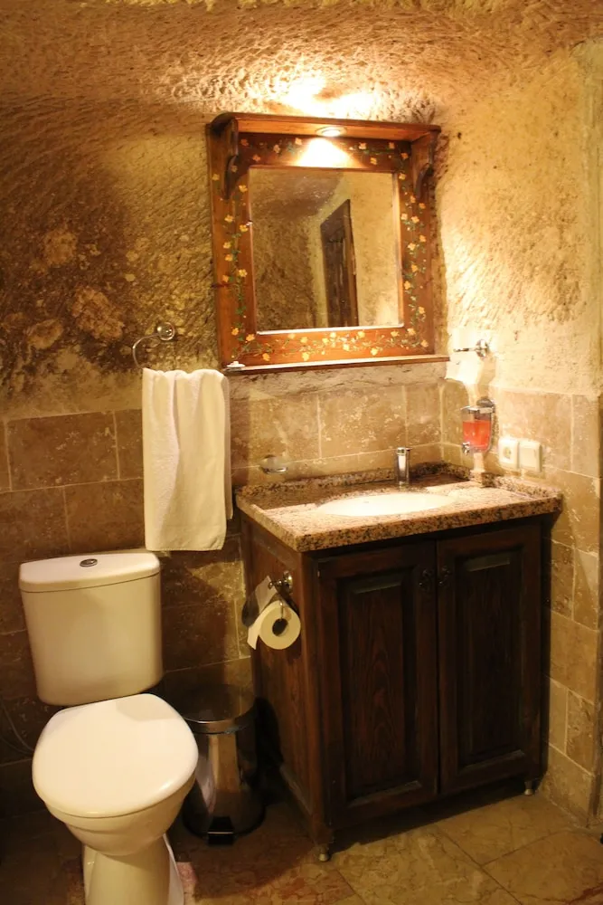 Jasmin Deluxe Cave Room