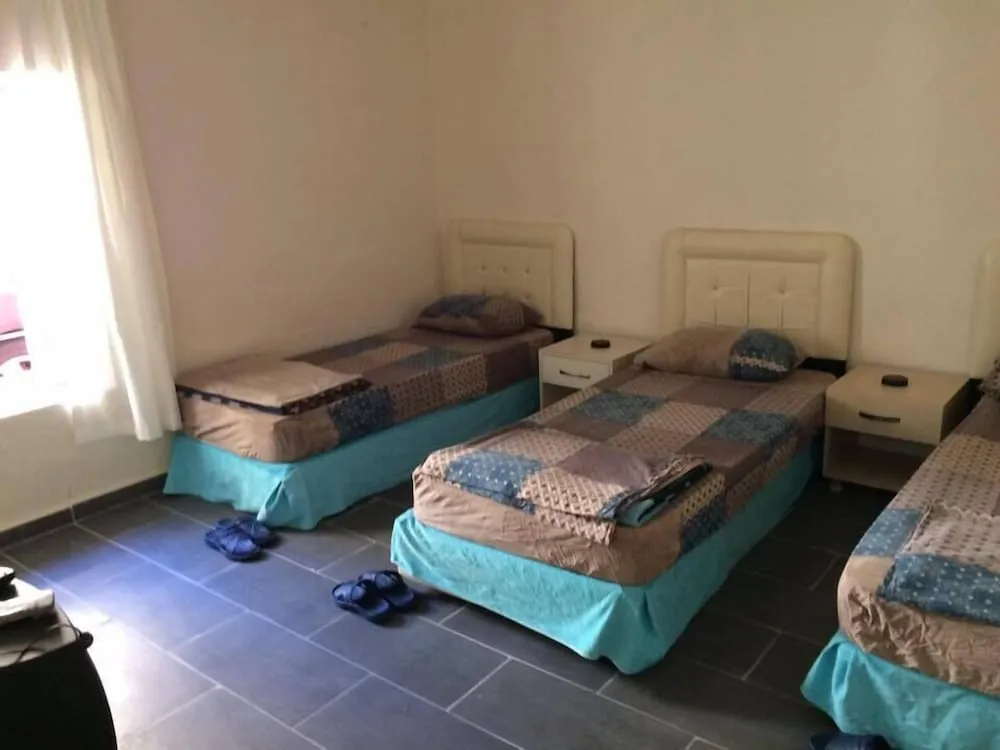 Economy Üç Kişilik Oda, Ortak Banyo