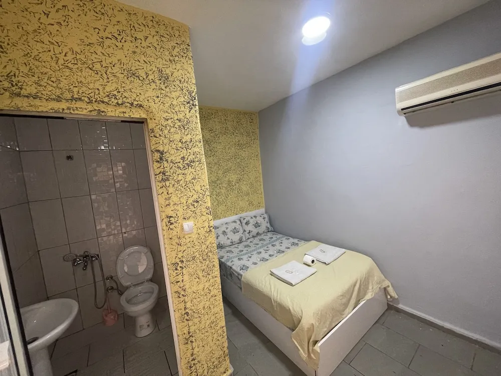 Standard Tek Büyük veya İki Ayrı Yataklı Oda, Özel Banyo