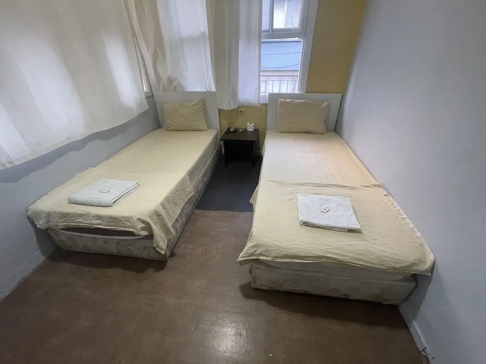 Standard Tek Büyük veya İki Ayrı Yataklı Oda, Özel Banyo