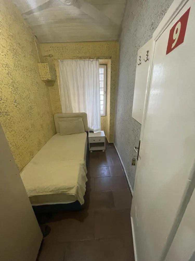 Tek Kişilik Oda, Ortak Banyo