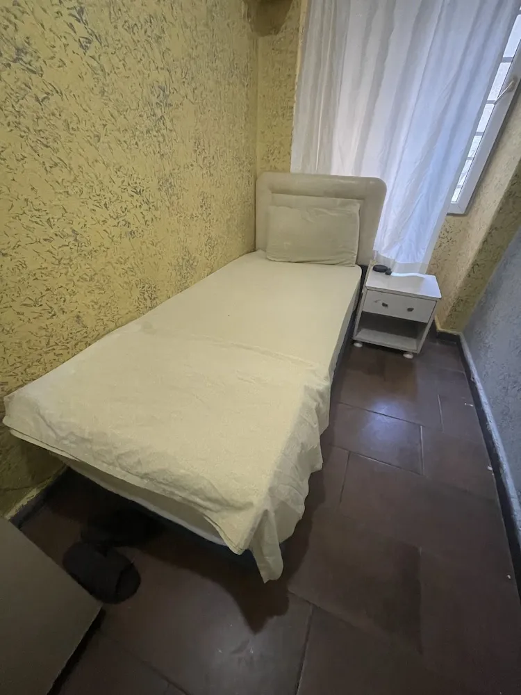Tek Kişilik Oda, Ortak Banyo