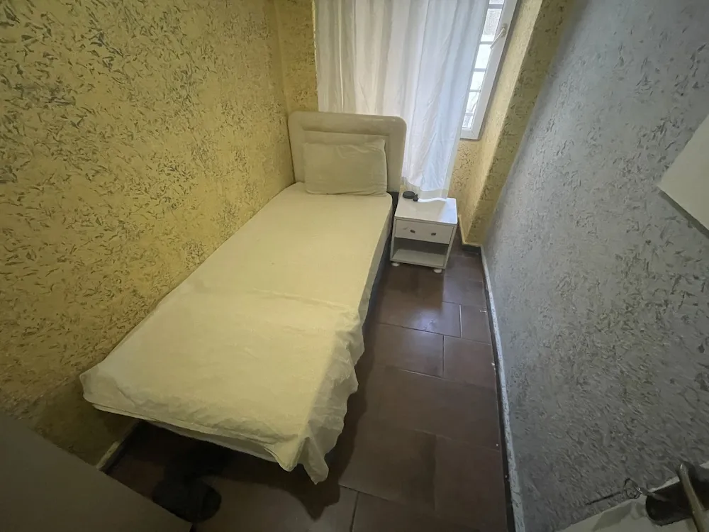 Tek Kişilik Oda, Ortak Banyo