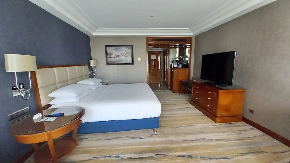 King Family Garden Room with Terrace