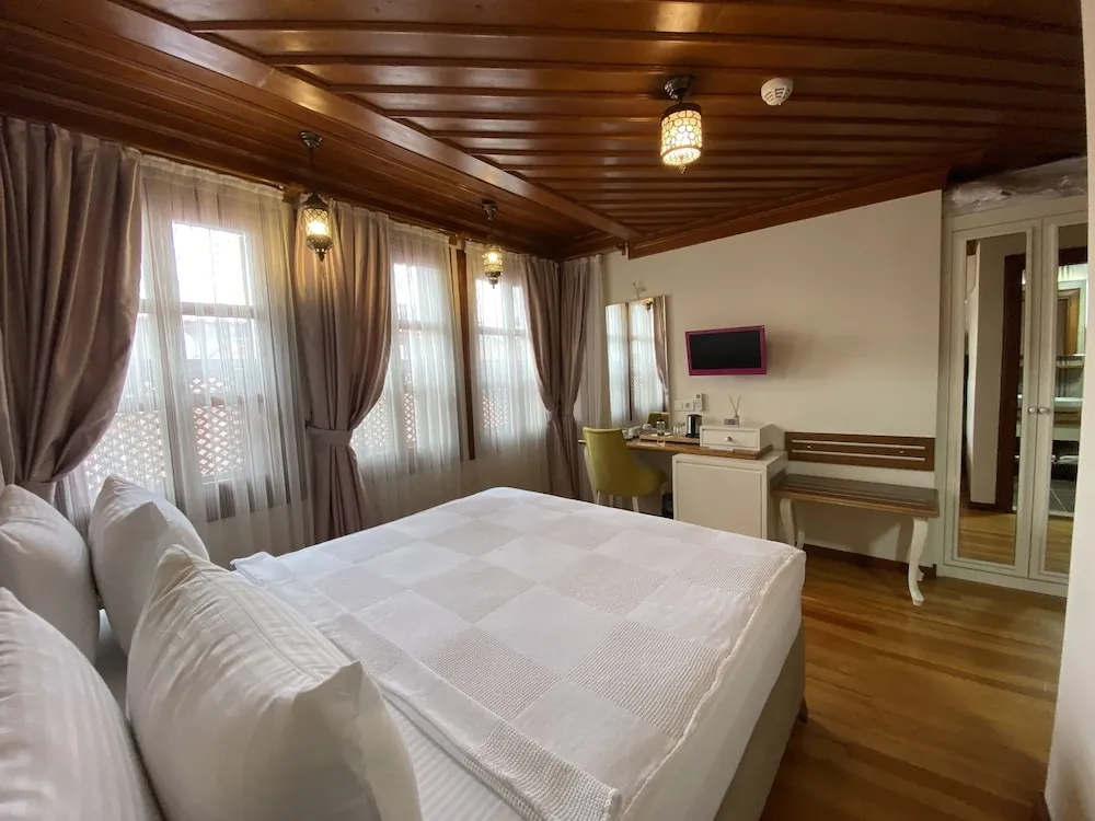 Deluxe Tek Büyük Yataklı Oda
