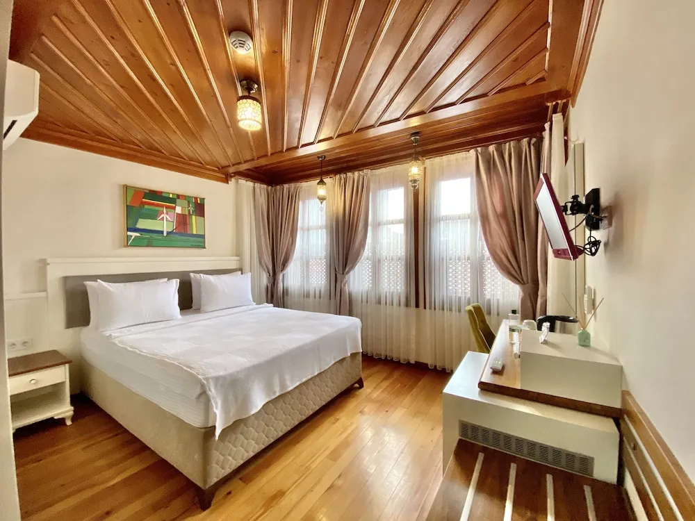 Deluxe Tek Büyük Yataklı Oda