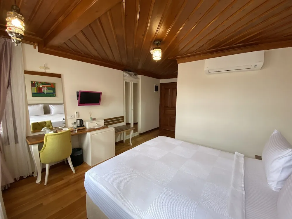 Deluxe Tek Büyük Yataklı Oda