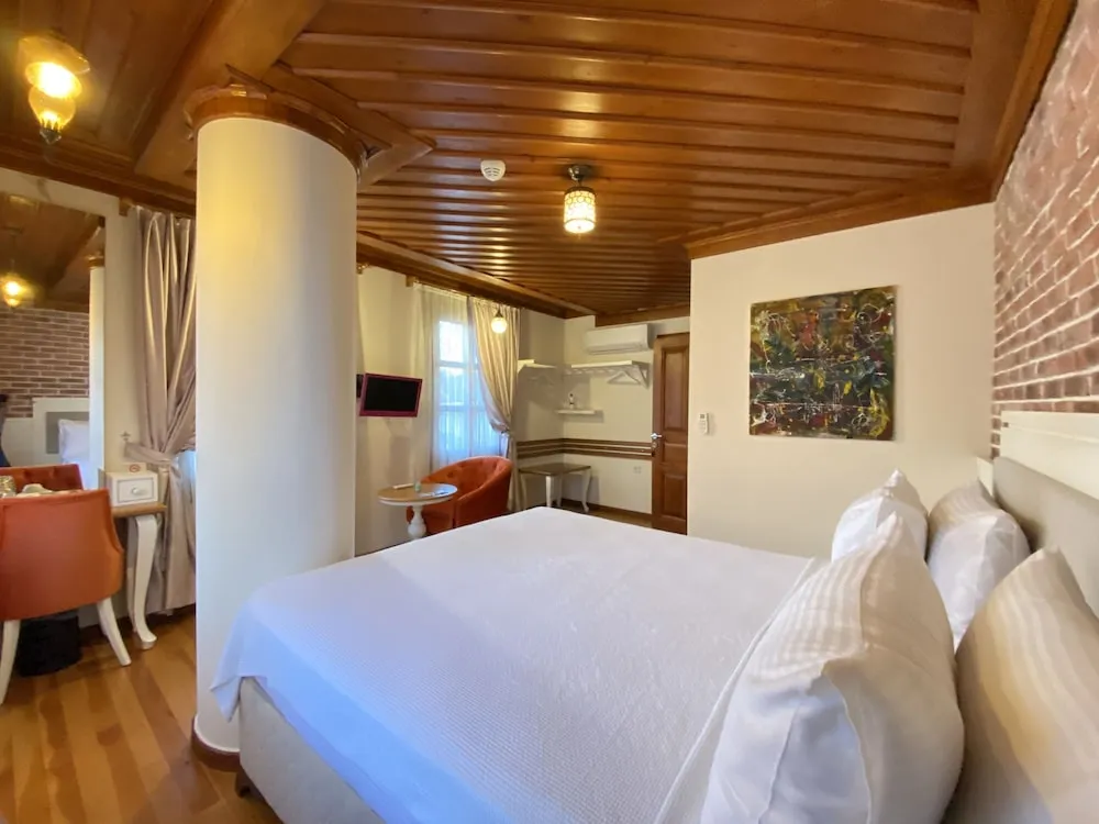 Deluxe Tek Büyük Yataklı Oda