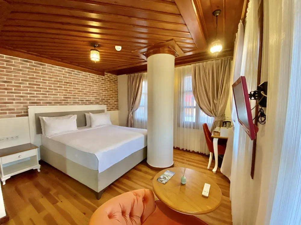 Deluxe Tek Büyük Yataklı Oda