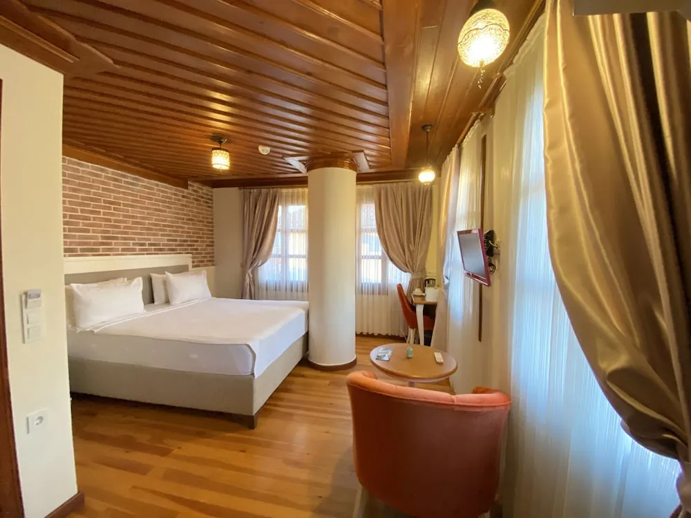 Deluxe Tek Büyük Yataklı Oda
