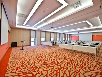 WOW Airport Hotel