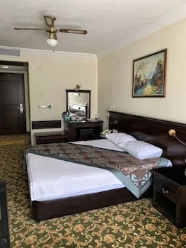 Omur Hotel