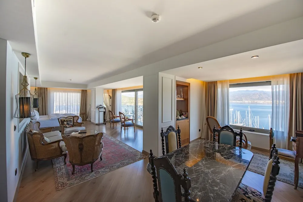 King Suite with Hot Tub and Turkish Bath