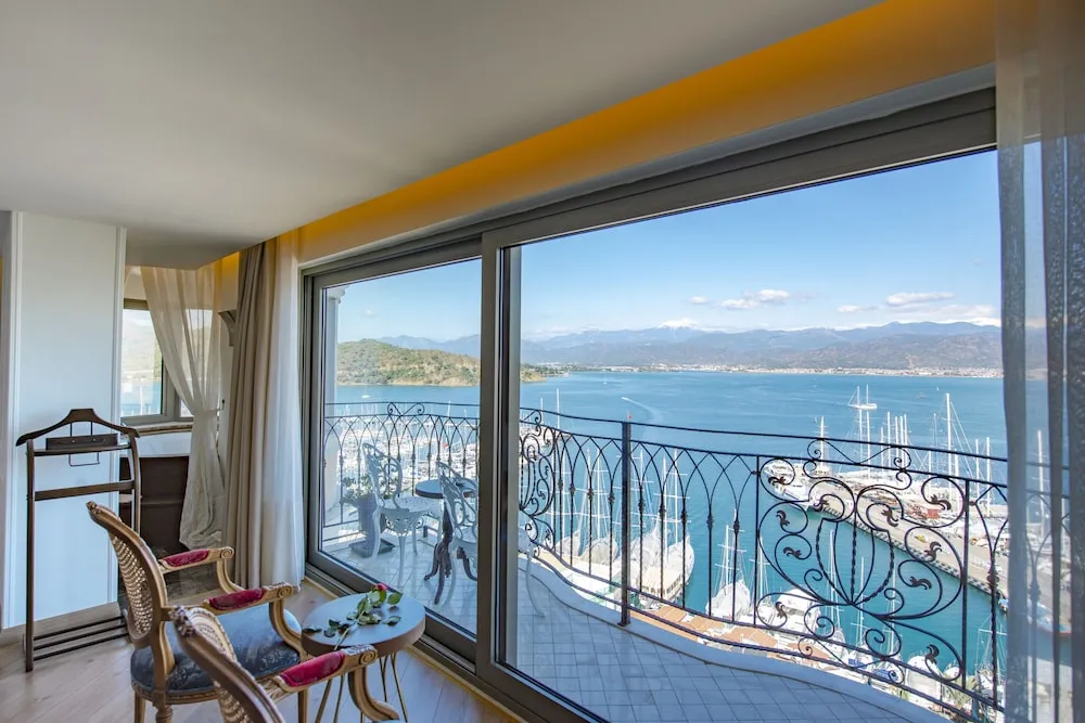 King Suite with Hot Tub and Turkish Bath