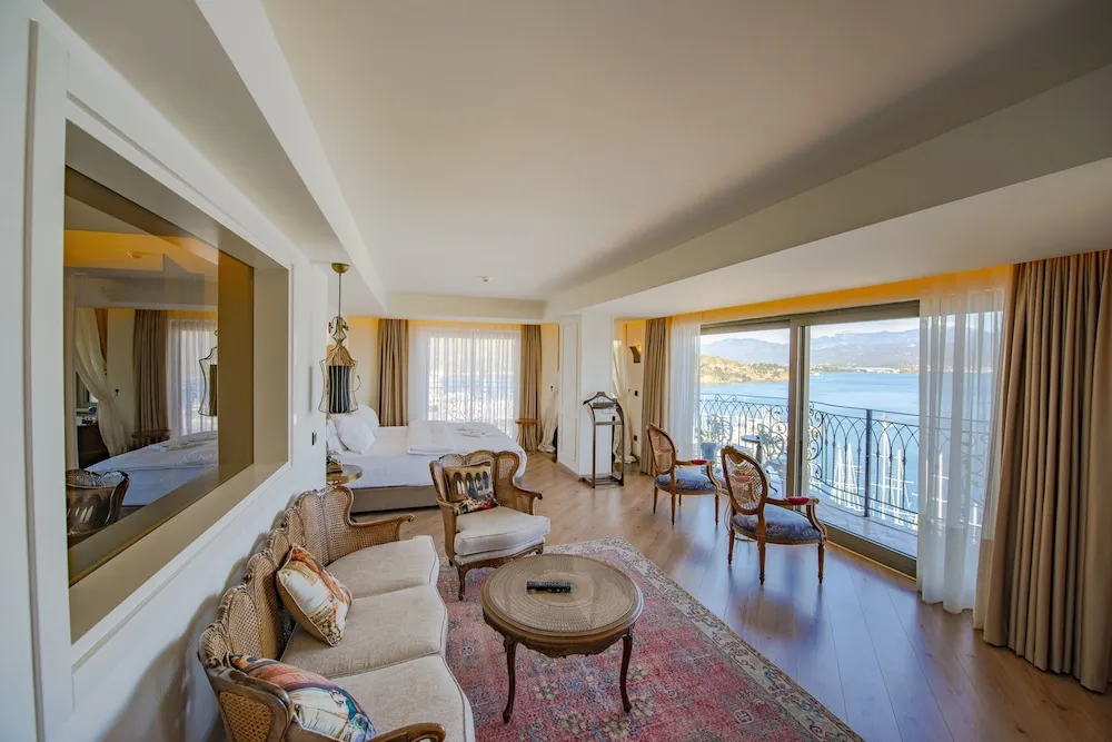 King Suite with Hot Tub and Turkish Bath