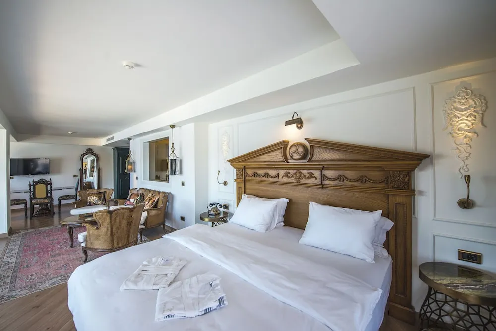 King Suite with Hot Tub and Turkish Bath