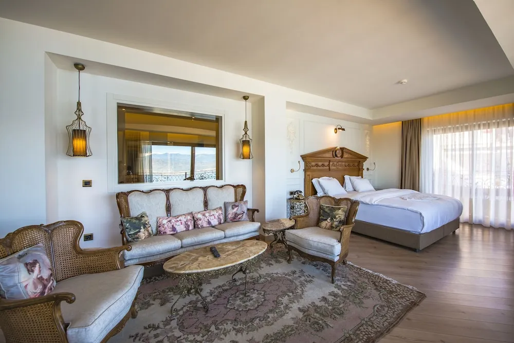 King Suite with Hot Tub and Turkish Bath