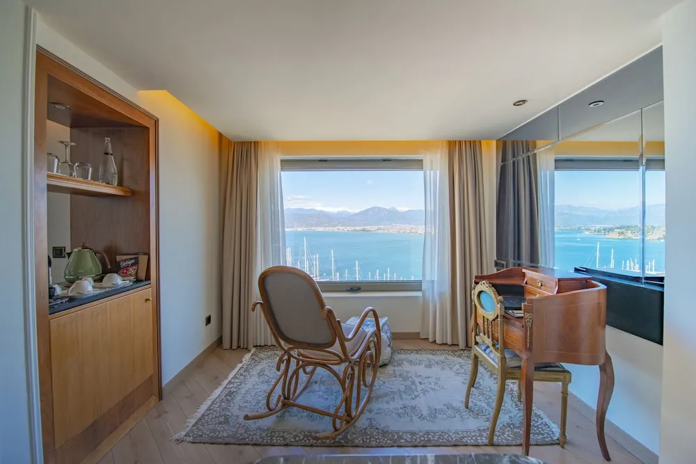 King Suite with Hot Tub and Turkish Bath