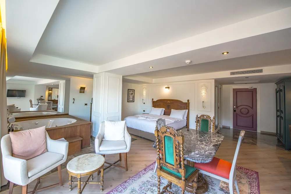 Deluxe Room with Partial Sea View