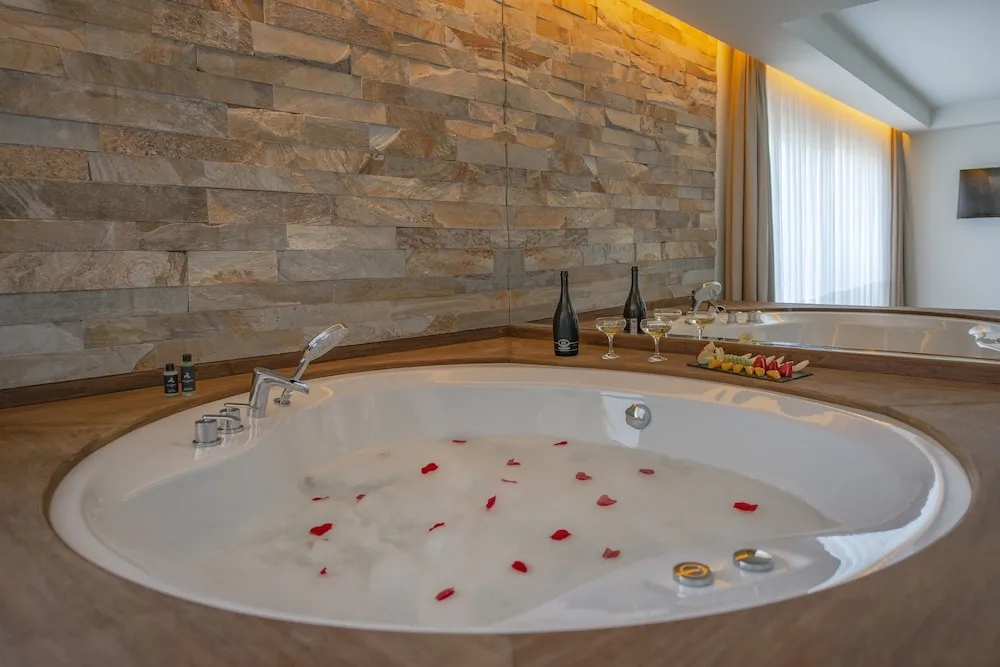 Deluxe Room with Partial Sea View