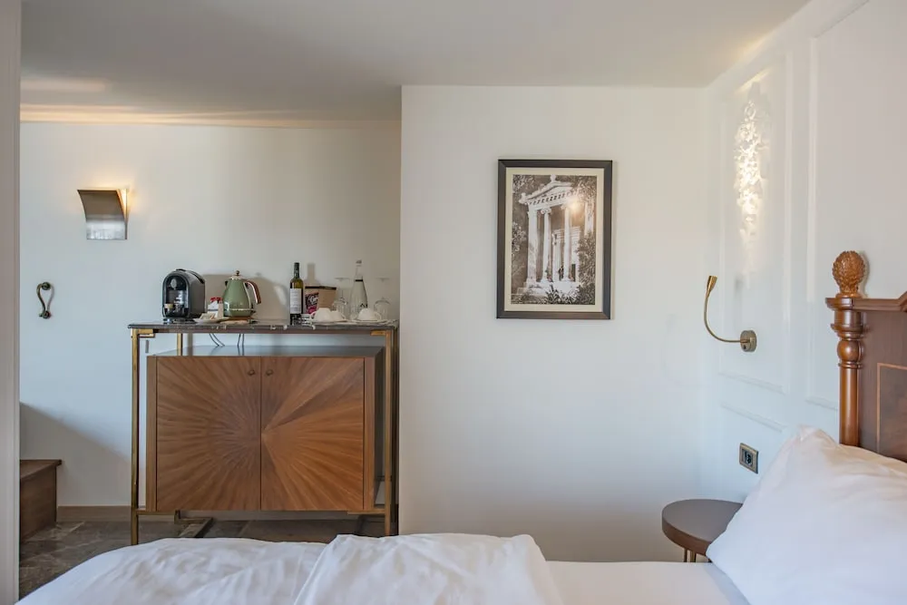 Deluxe Room with Partial Sea View