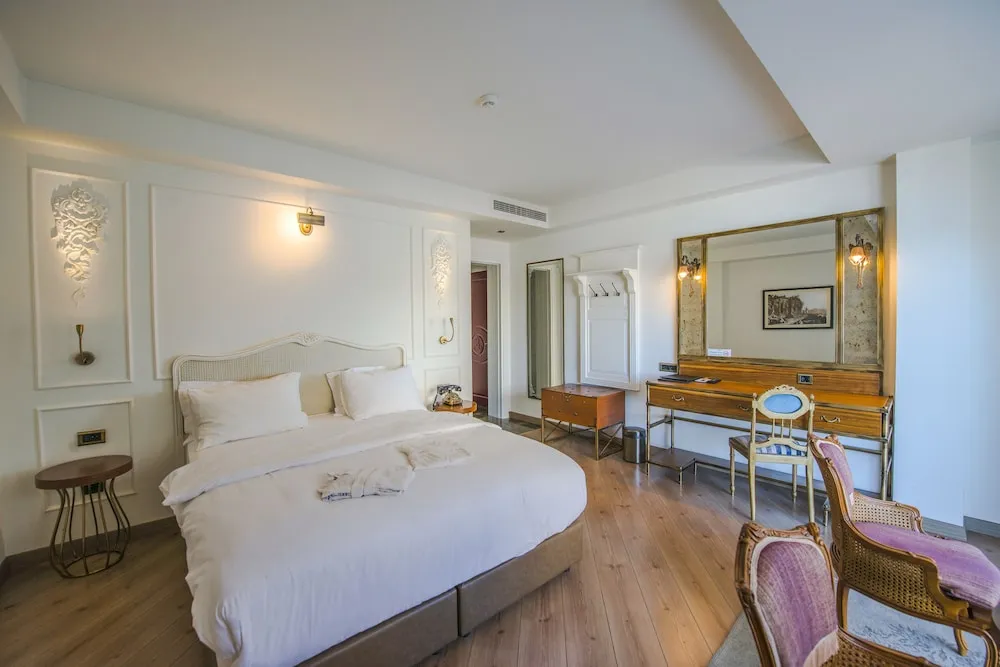 Deluxe Room with Partial Sea View