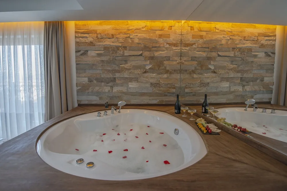 Deluxe Room with Partial Sea View