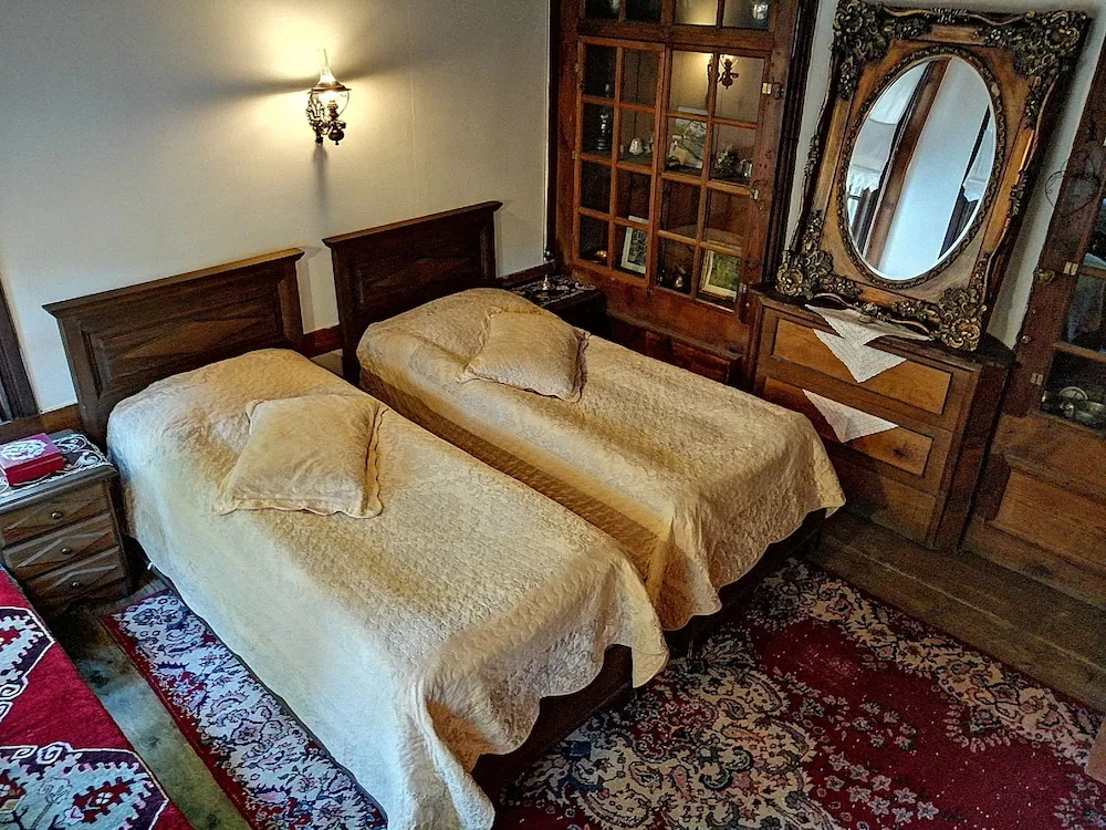 Traditional İki Ayrı Yataklı Oda, Ortak Banyo