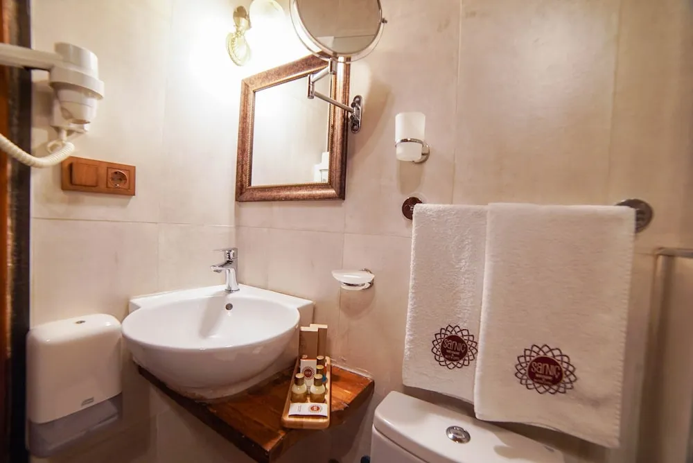 Comfort Tek Büyük Yatakli Oda