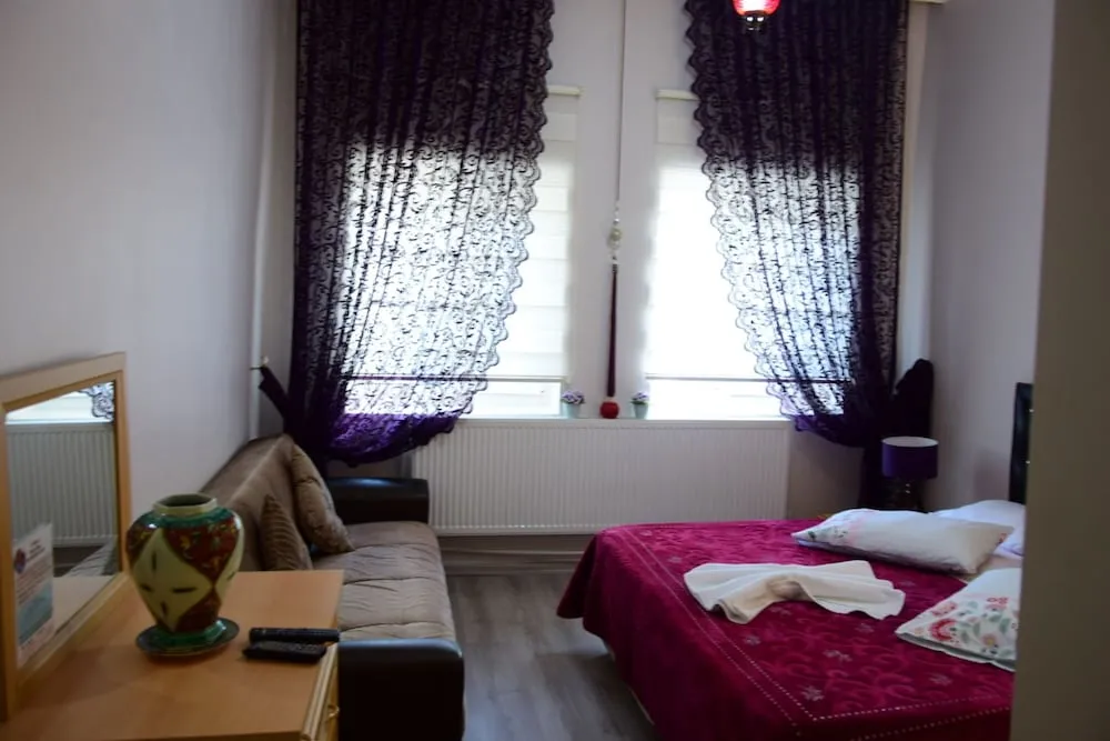 Standard Üç Kişilik Oda, 1 En Büyük (King) Boy Yatak ve Çekyat, Sigara İçilmez, Vadi Manzaralı