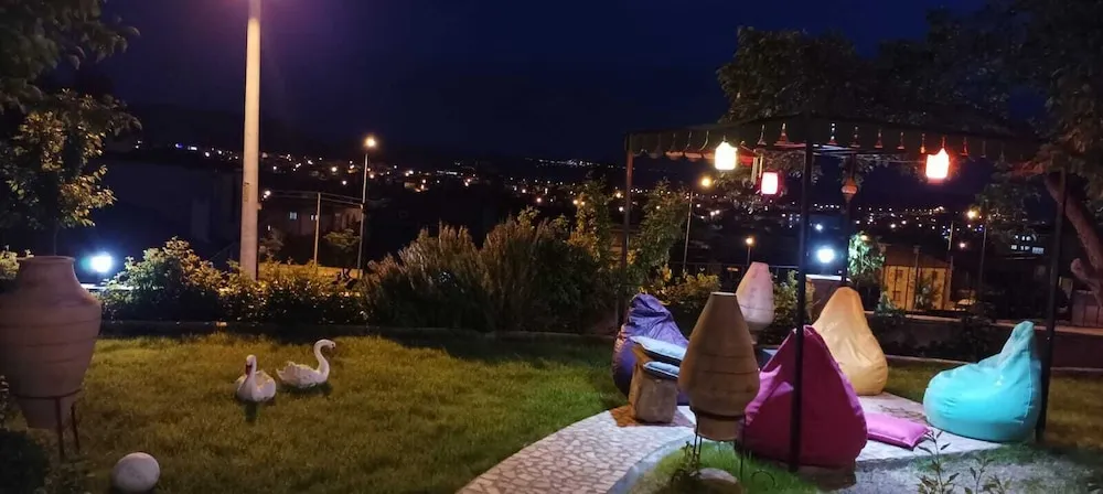 Standard Üç Kişilik Oda, 1 En Büyük (King) Boy Yatak ve Çekyat, Sigara İçilmez, Vadi Manzaralı