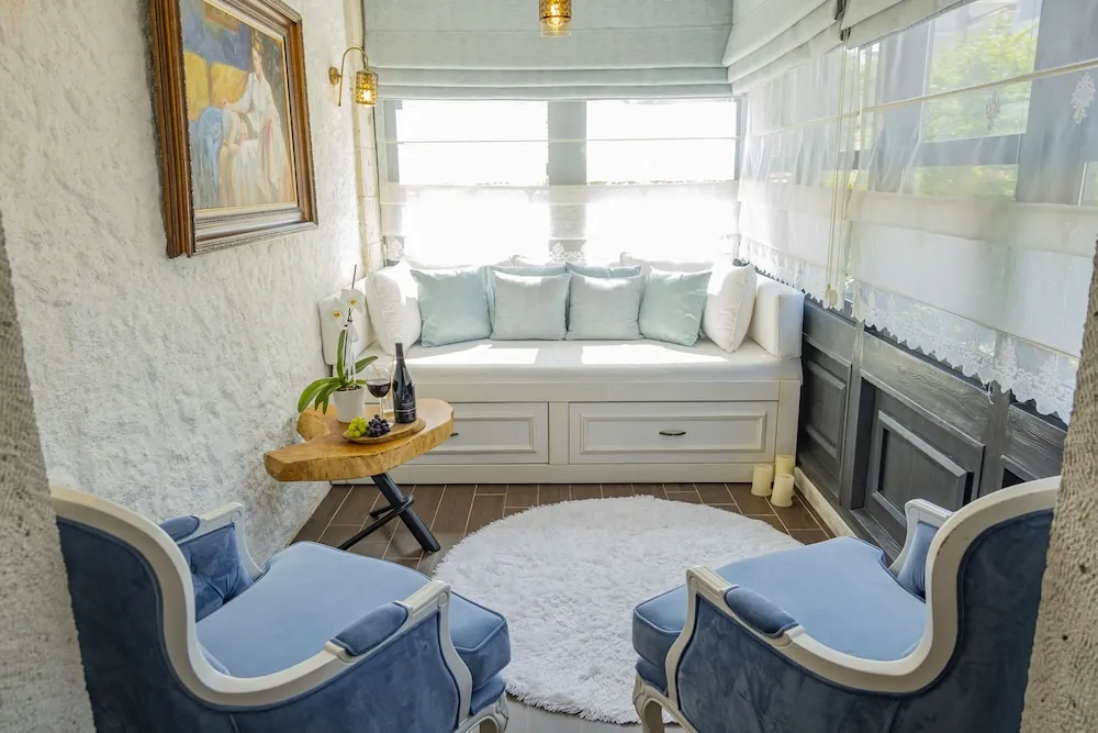 Suite with Bay Window