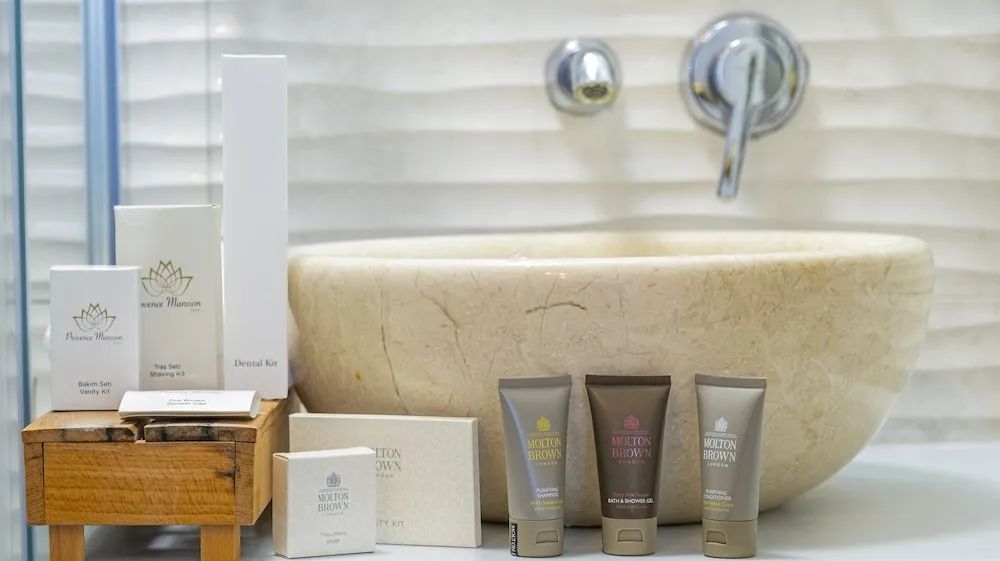 Suite with Bay Window