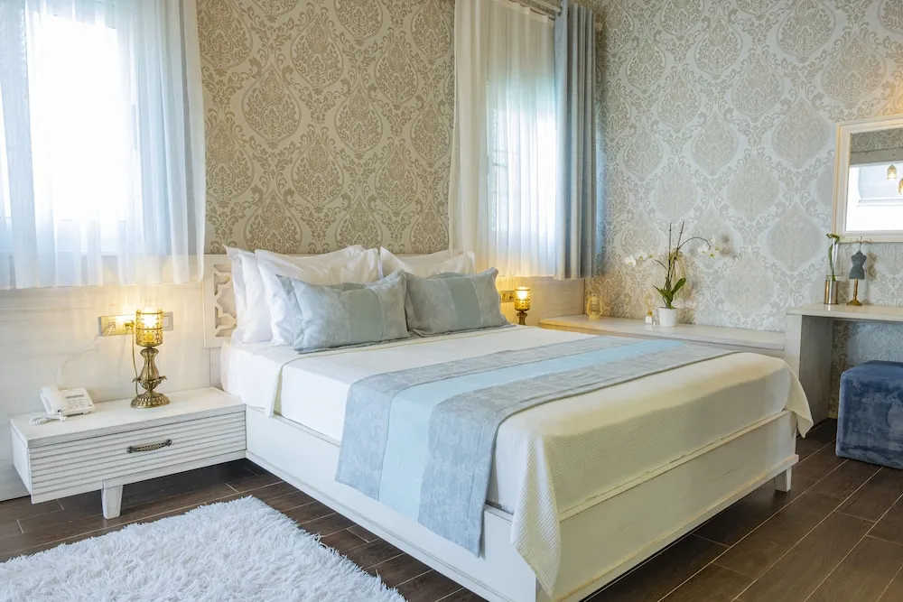 Suite with Bay Window