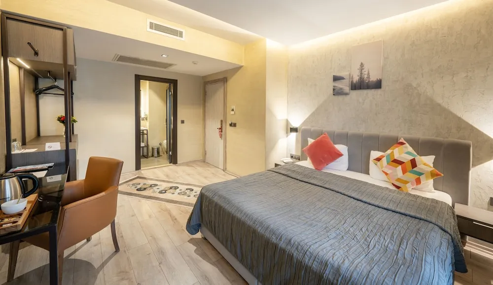 Deluxe Tek Büyük Yataklı Oda
