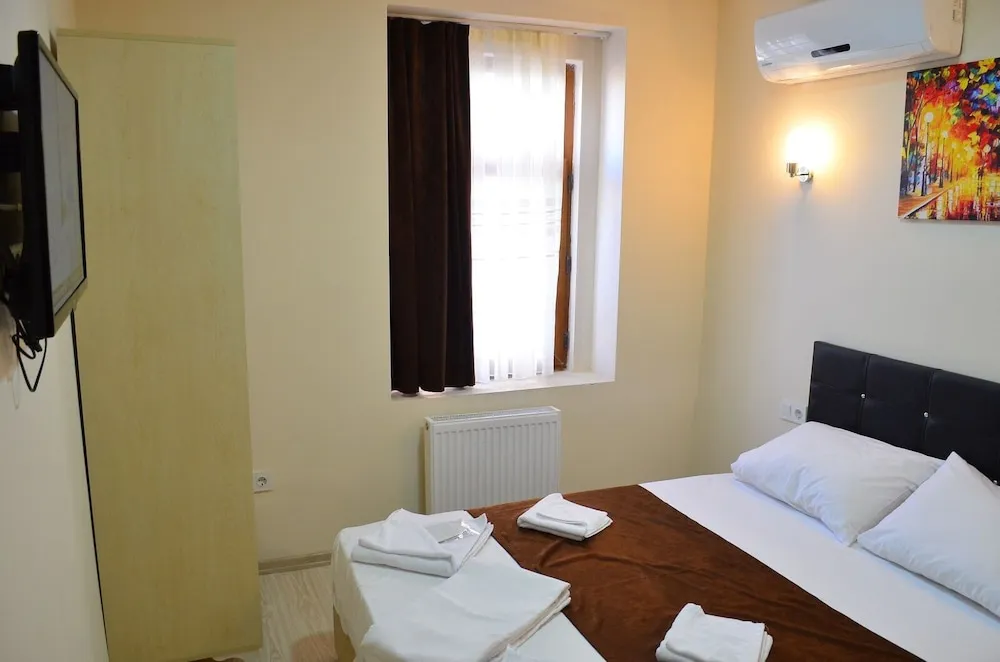 Standard Tek Büyük Yataklı Oda