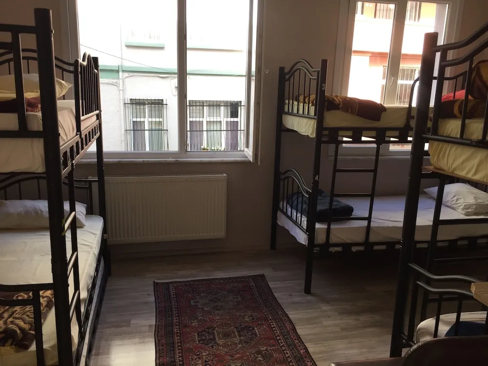 Ortak Ranzalı Oda, Sadece kadınlar için