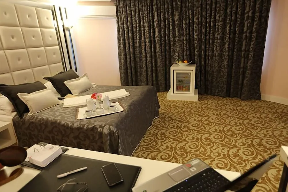 Standard Tek Büyük veya İki Ayrı Yataklı Oda