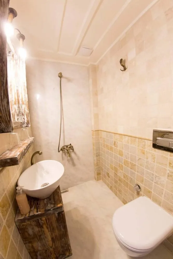 Luxury Üç Kişilik Oda, Bahçeli