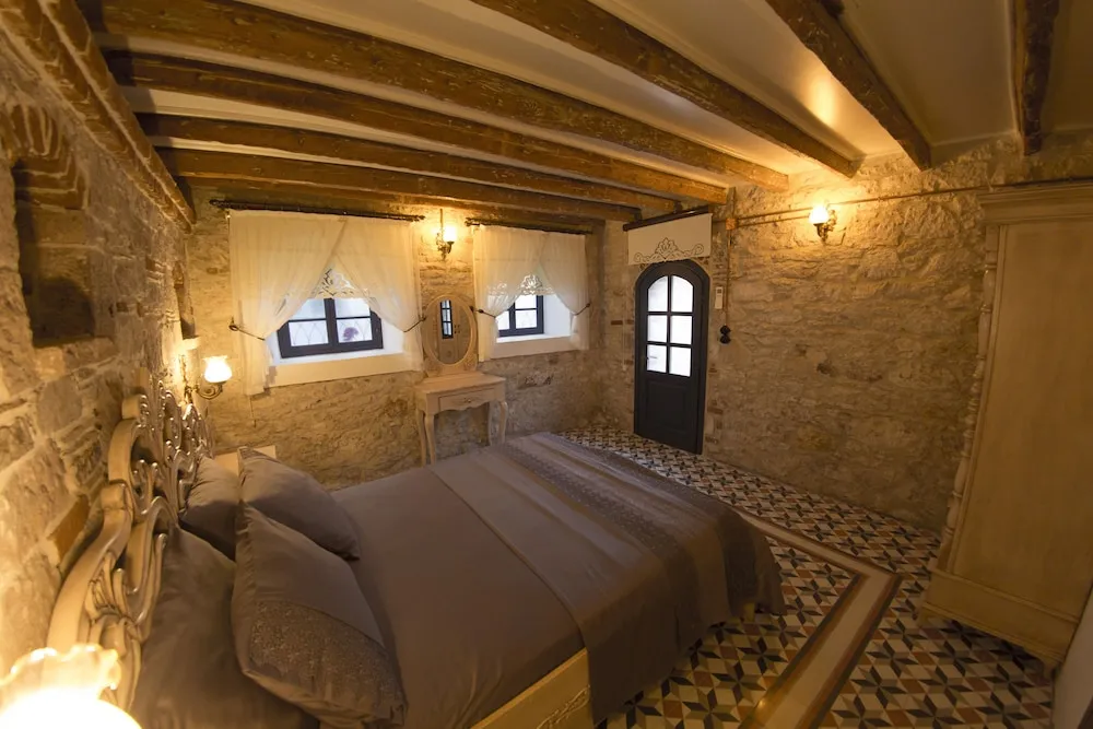 Luxury Üç Kişilik Oda, Bahçeli