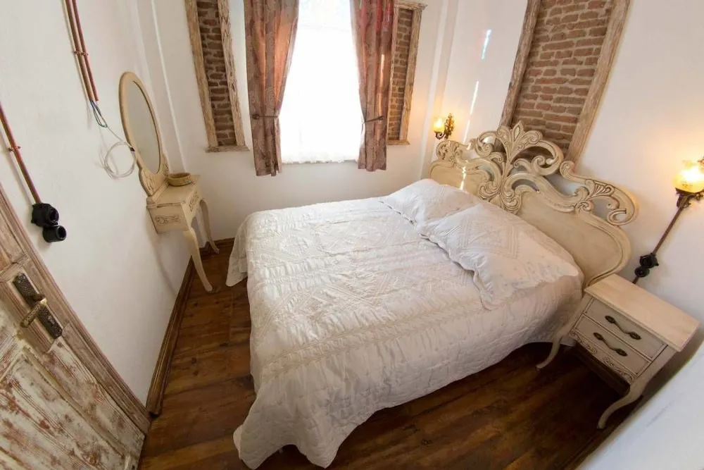 Luxury Üç Kişilik Oda, Bahçeli