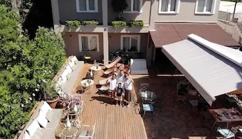 A&B Home Hotel