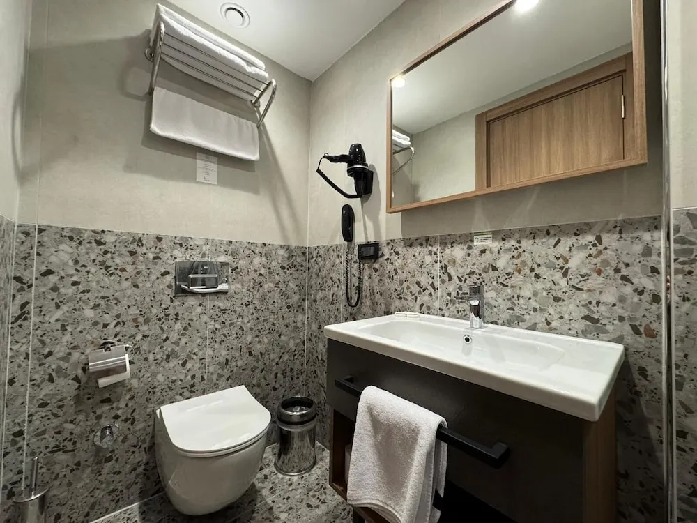 Standard Tek Büyük Yataklı Oda